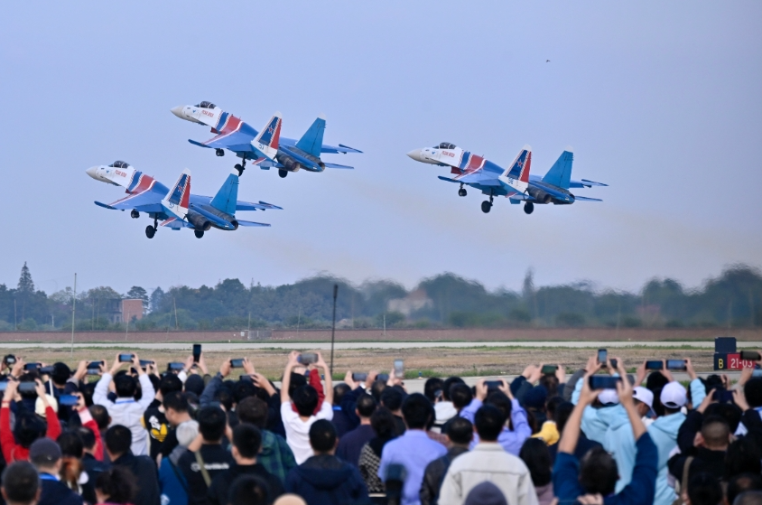 俄罗斯“勇士”飞行表演队。 南昌高新区供图