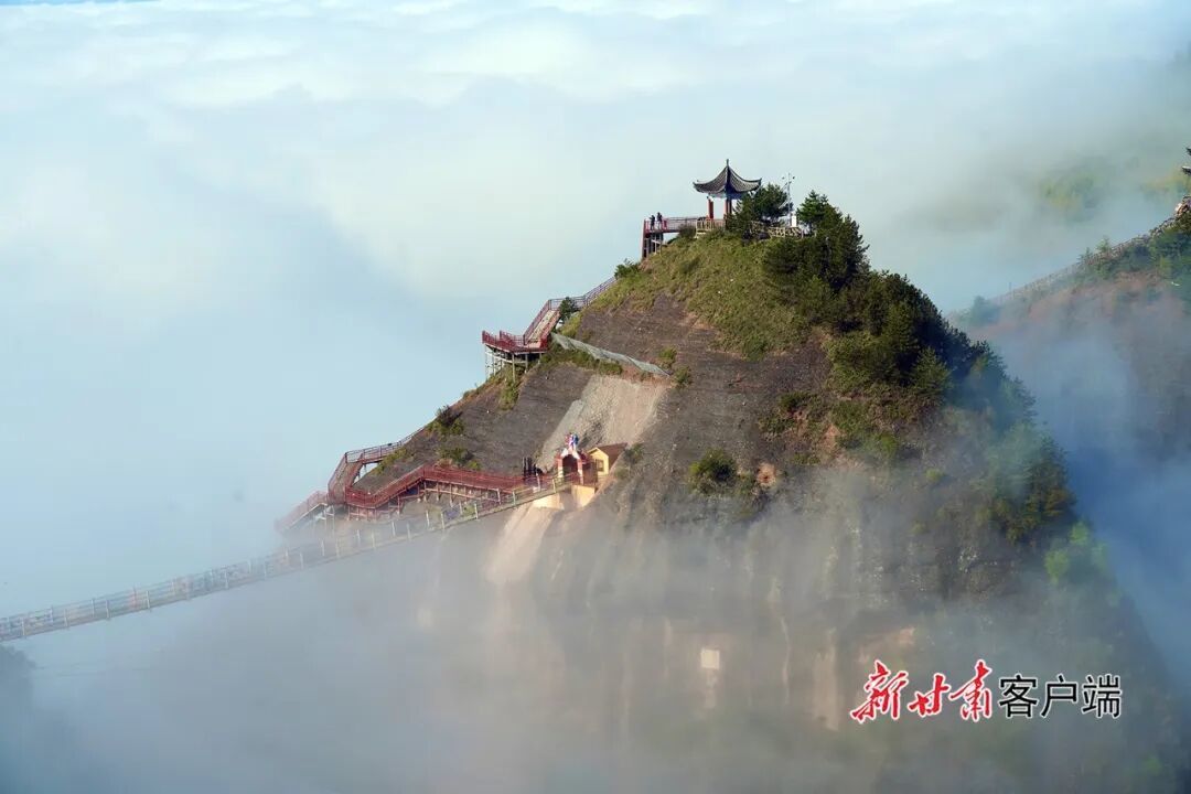 秋季到甘肃看“海” 畅游云端当自在小神仙