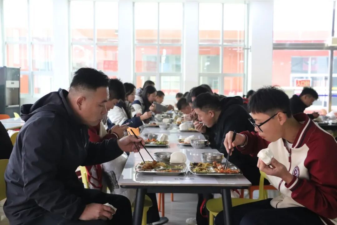 军光传承 博学筑梦——致敬退役军人家庭暨特色办学理念宣导活动