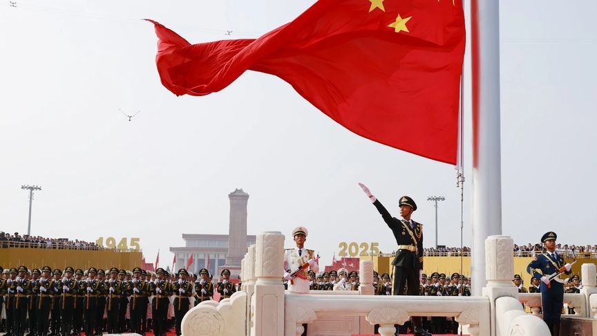 百万雄师早过江，须将剩勇追穷寇！吴石朱枫今若在，统一可期待