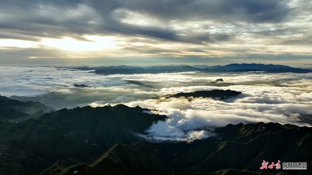 秋季到甘肃看“海” 畅游云端当自在小神仙