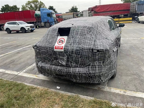 神秘新车现身高速服务区 知情人士称系阿维塔06猎装版