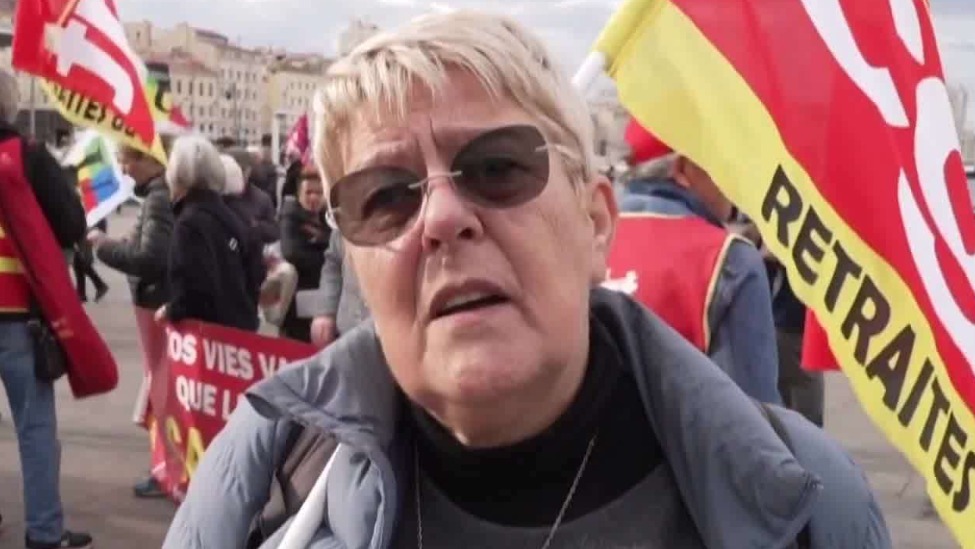 法国退休人员示威，抗议政府养老金政策