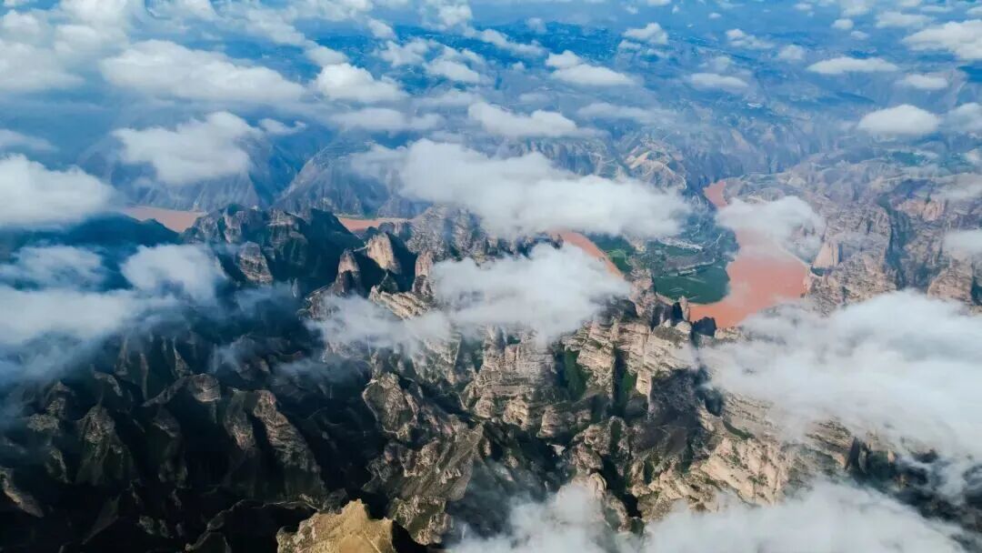 秋季到甘肃看“海” 畅游云端当自在小神仙