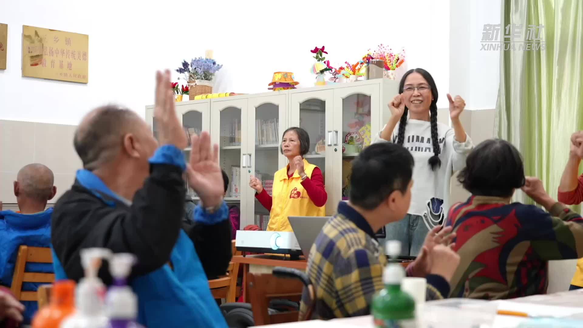 微视频｜我在养老院带爷爷奶奶办画展