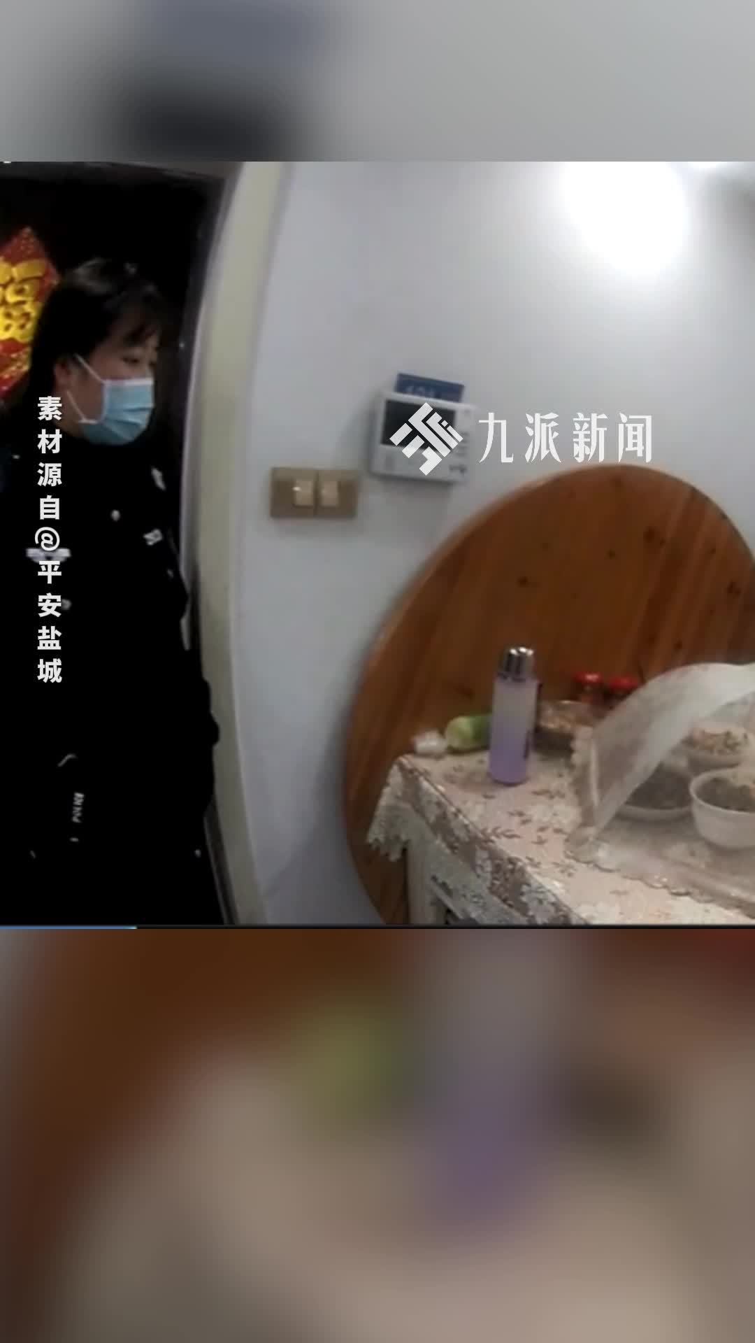 女子受骗1天内在同一店卖金又买金，店主果断报警拦下37克黄金