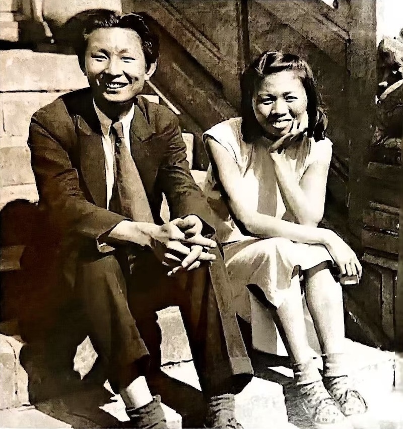 1943年，董希文与张林英在重庆结婚。