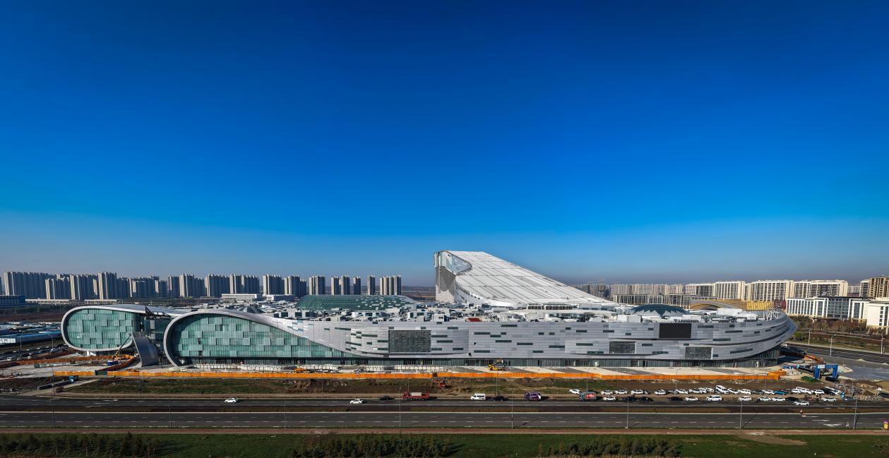 即将于年底开放的长春万达茂,内部正在做调试工作。