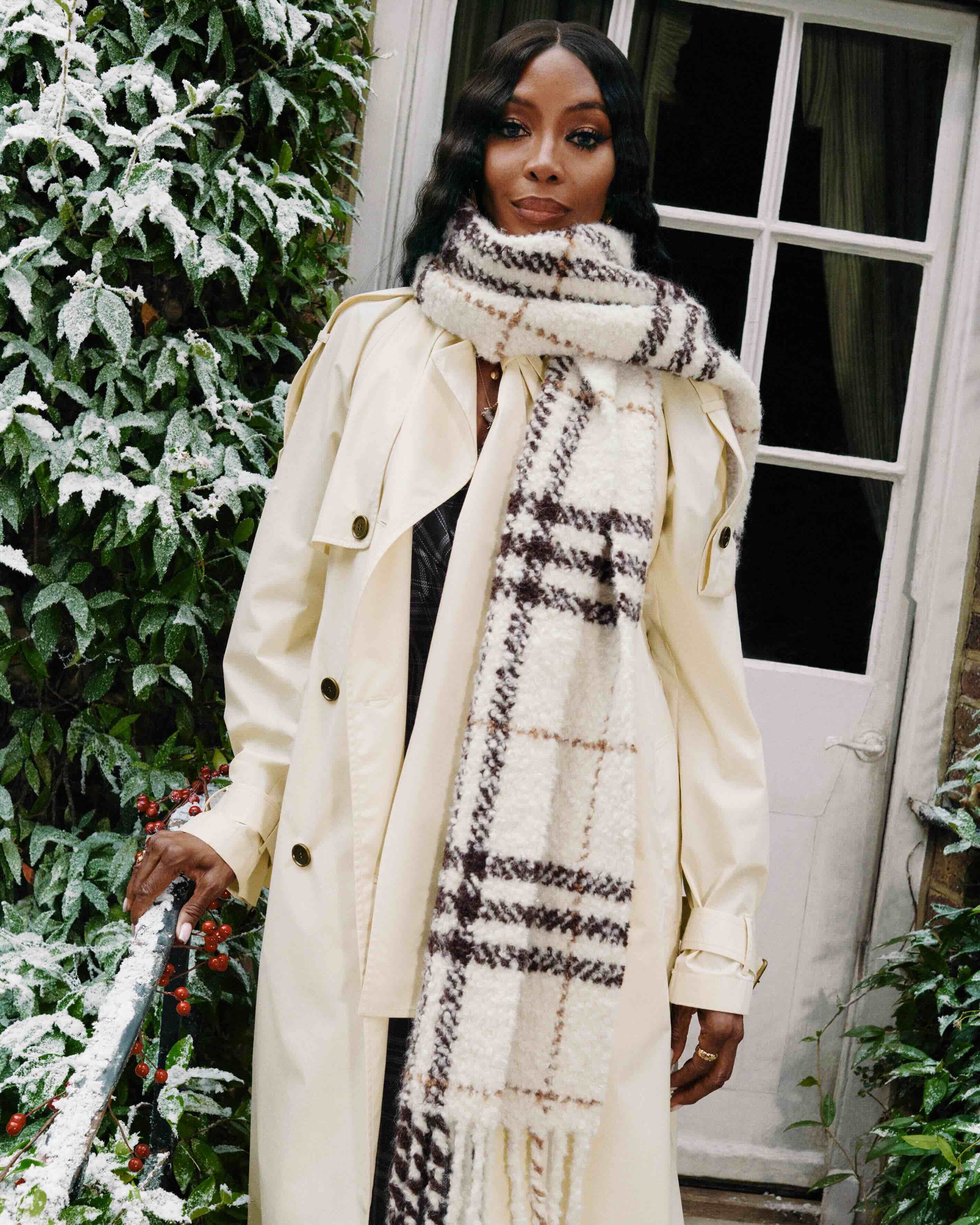 Burberry 风采呈献 2025 全新广告大片《佳节「骑」遇》