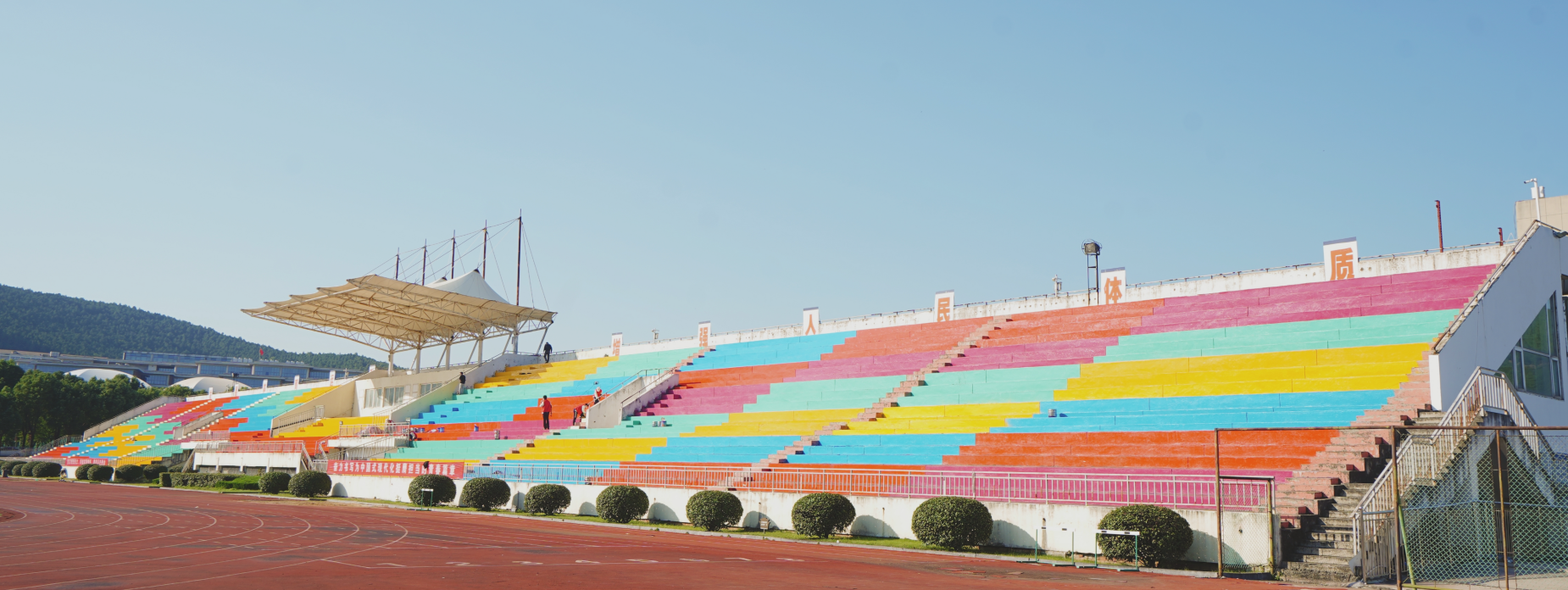 从斑驳到绚烂:江苏建院学子用专业与汗水“刷新”校园地标