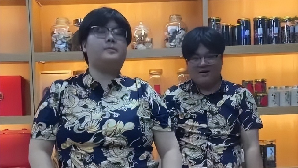 95后夫妻长相如复制粘贴，当事人称刚认识时不像，后来越长越像