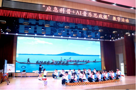 放飞应急纸飞机 唱响应急安全歌 武汉为安全教育创新模式探索新路径