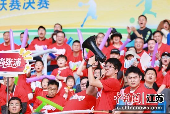 观赛球迷。昆山市融媒体中心供图