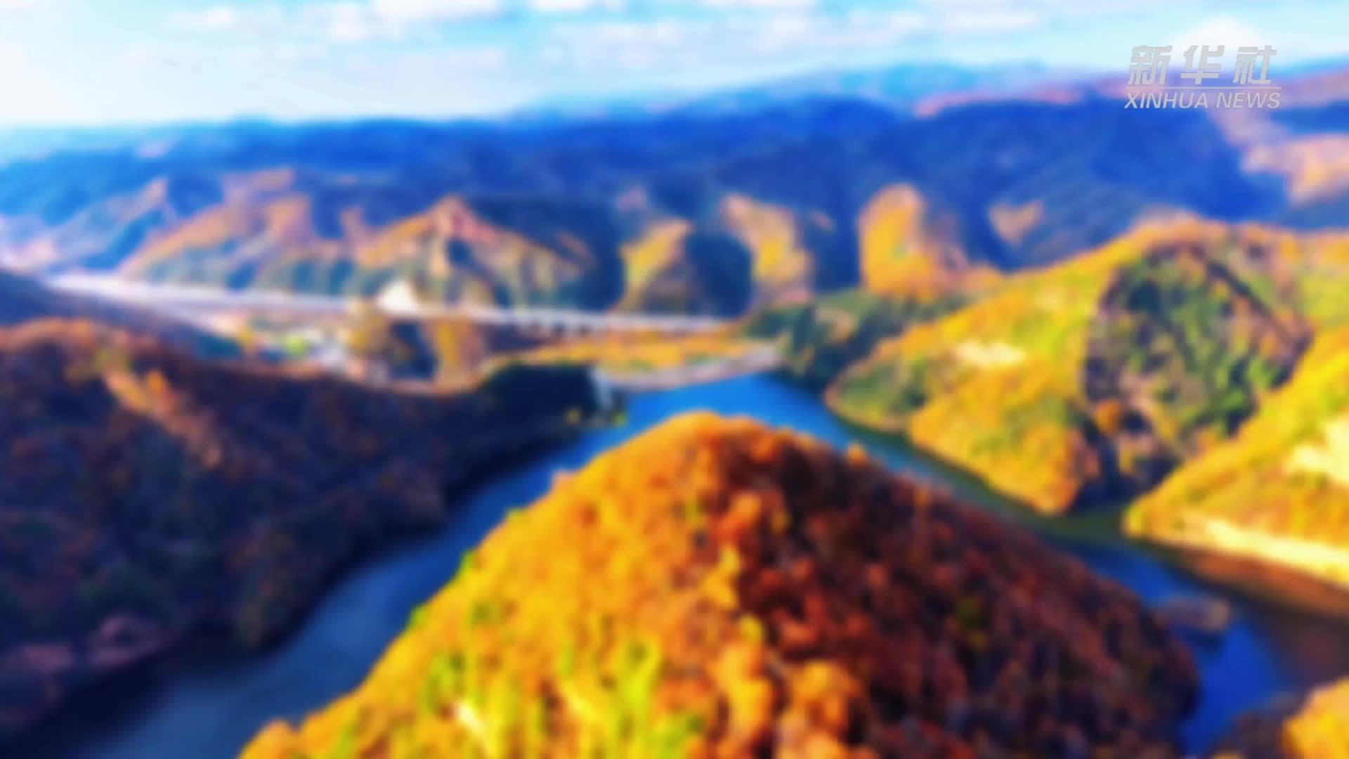 甘肃庄浪：关山色彩斑斓 秋景如画