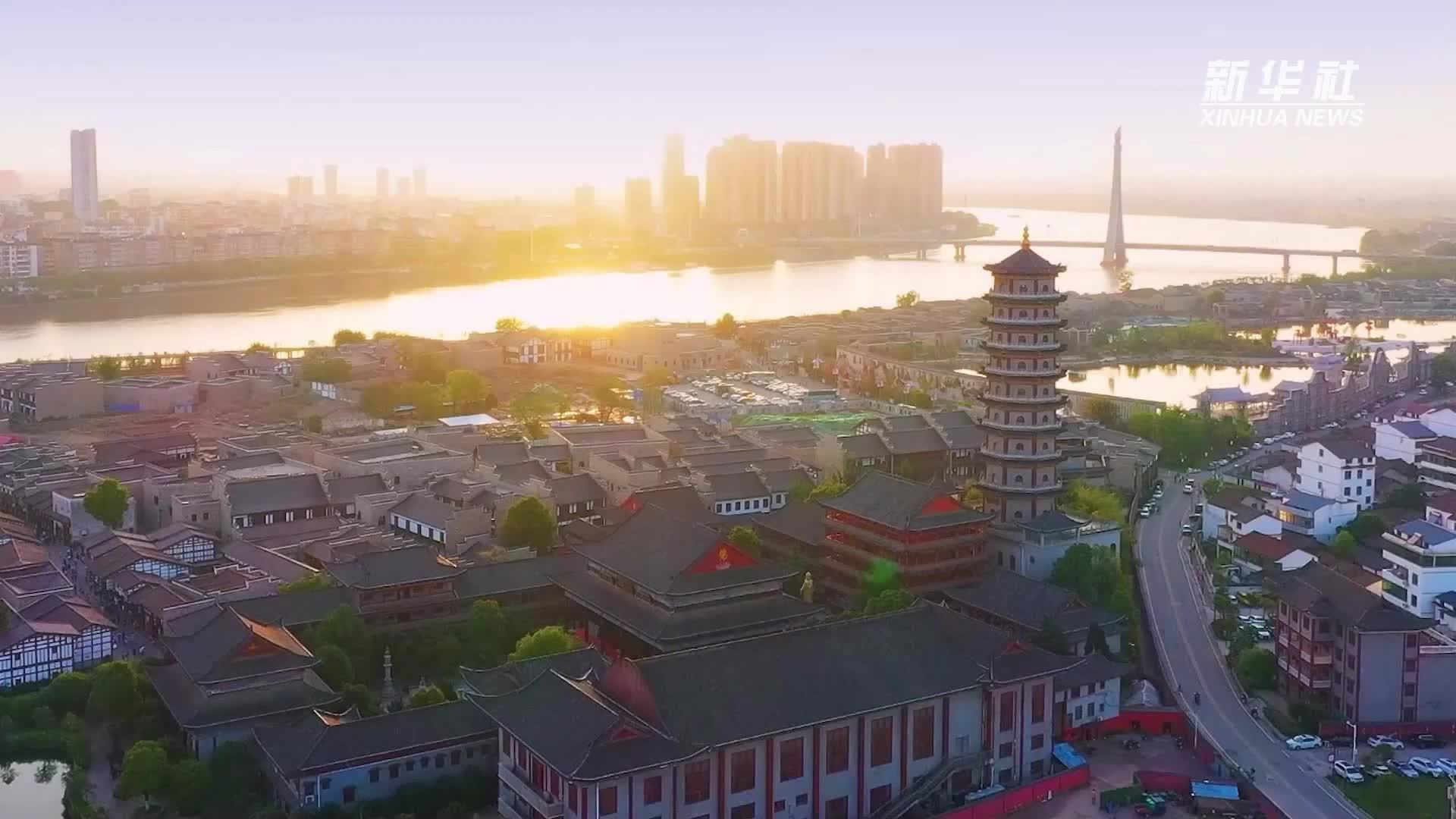 文化中国行·戏韵新声｜戏在人间 专业剧团“摆摊”广场百姓免费听