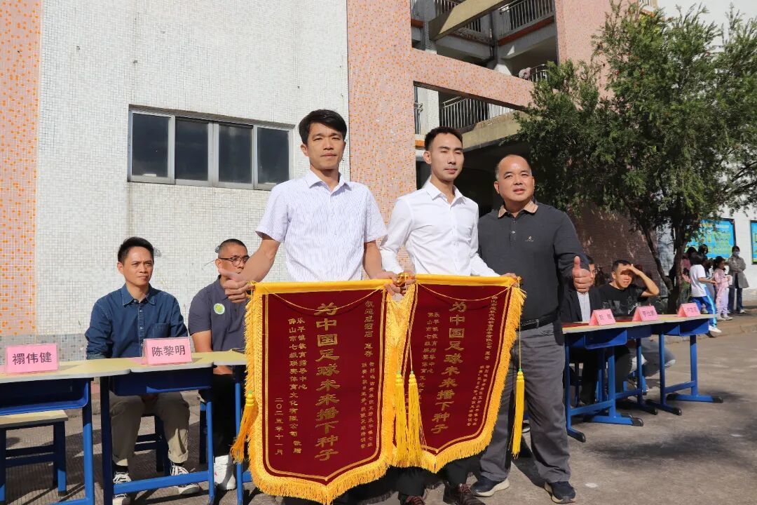 活动向利泰集团·东风奕派佛山旭泰、佛山凯迪威酒店颁发锦旗