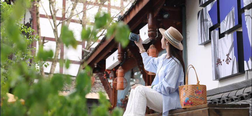 从央视荧屏到现实体验：跟着《人文名镇》打卡平乐古镇的N种方式