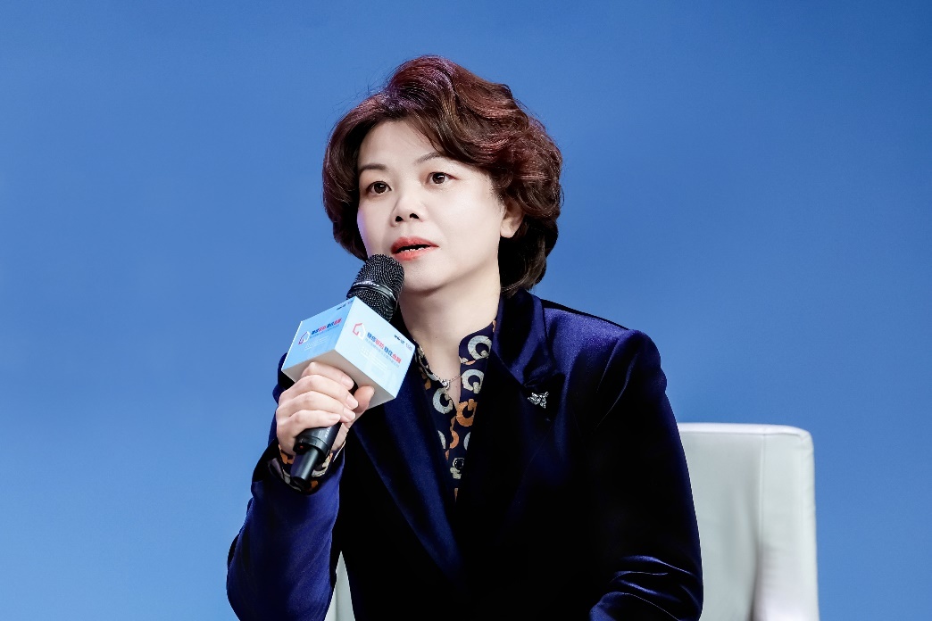 通州区潞城社区卫生服务中心党支部书记、主任平学慧书记现场发言