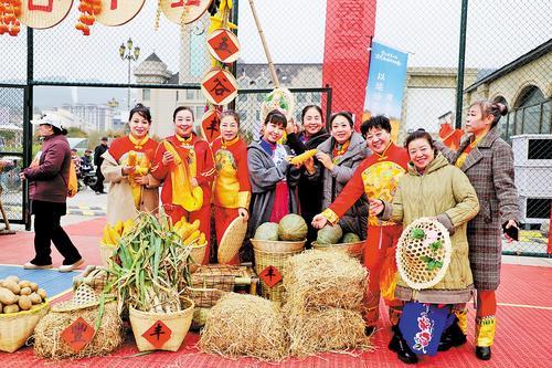 10月24日，崇礼区举办第二届“崇民”趣味运动会，将农村劳动元素融入趣味运动之中，丰富群众文化生活。 苏 雯摄