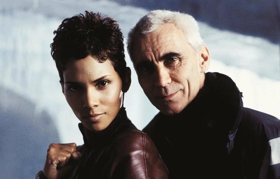 《007之择日而亡》（2002）女主哈莉&middot;贝瑞和导演导演李&middot;塔玛霍瑞