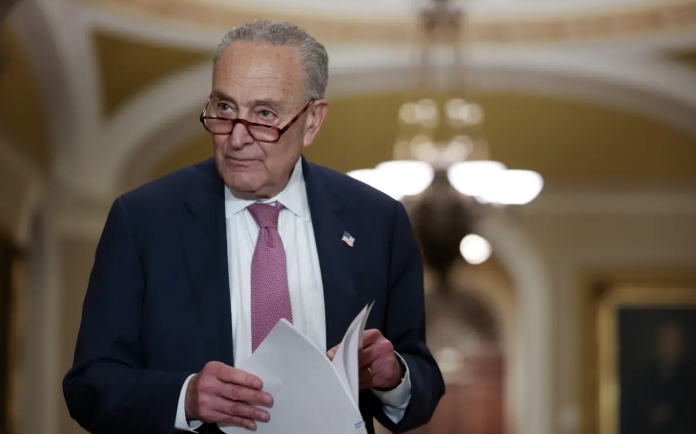 多名民主党人倒戈支持重开政府,舒默被要求下台