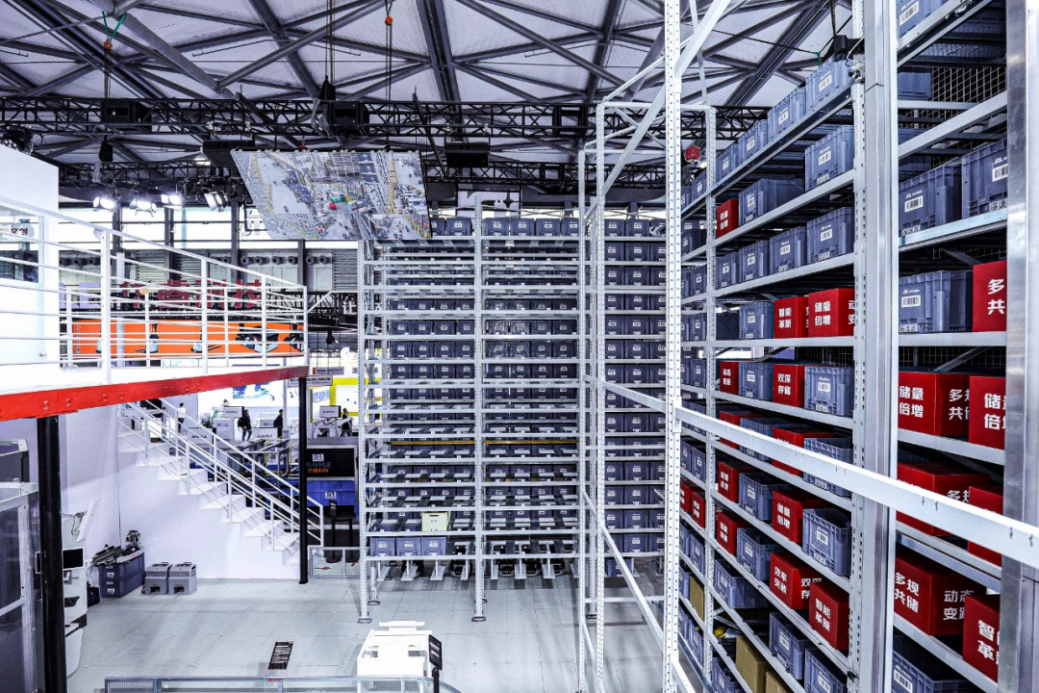 图:京东物流首次发布三款 “狼族” 机器人