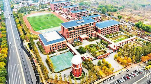 11月6日航拍的廊坊开发区第一实验学校。 本报记者王伟摄