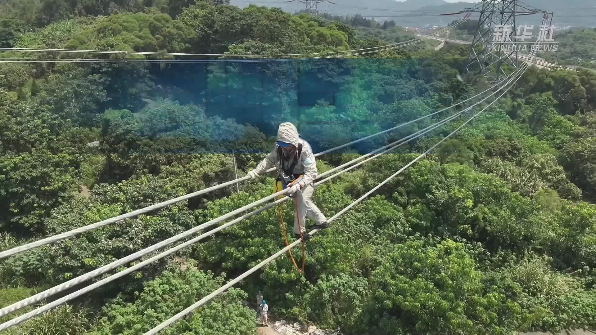 福建福州“00后”高压带电作业“女飞人”