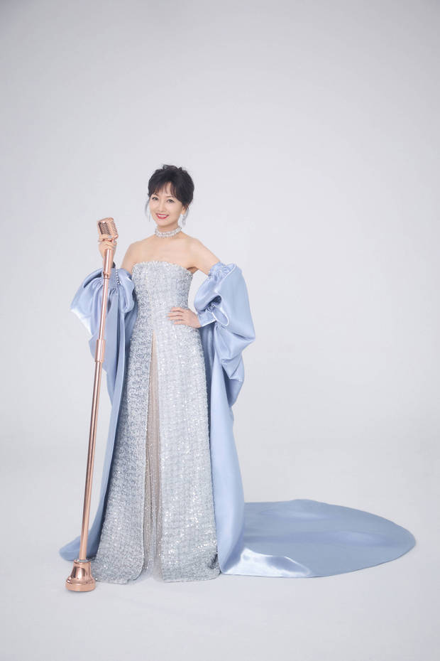 赵雅芝身材纤瘦有型，魅力十足。