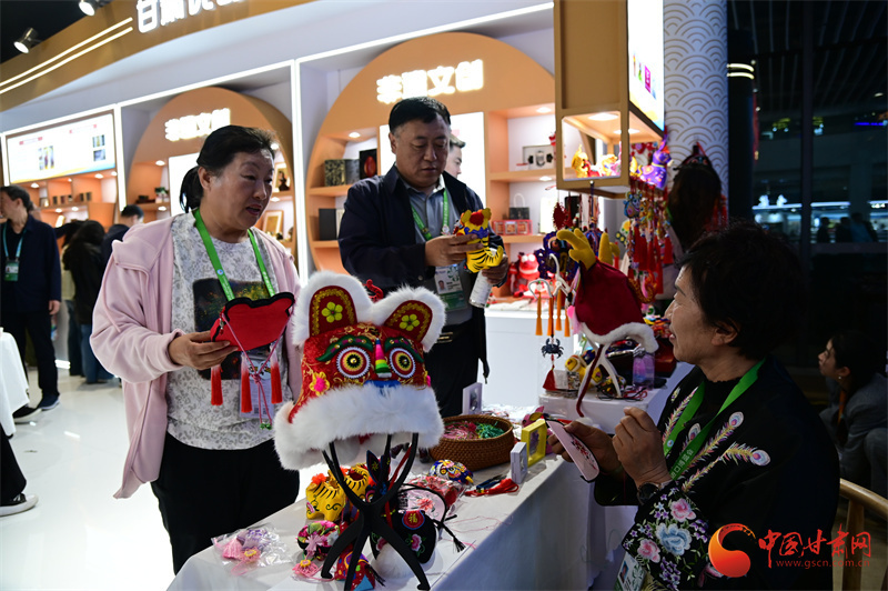 NBA升级版纪念礼惊艳进博会 看甘肃有啥不“遗”样