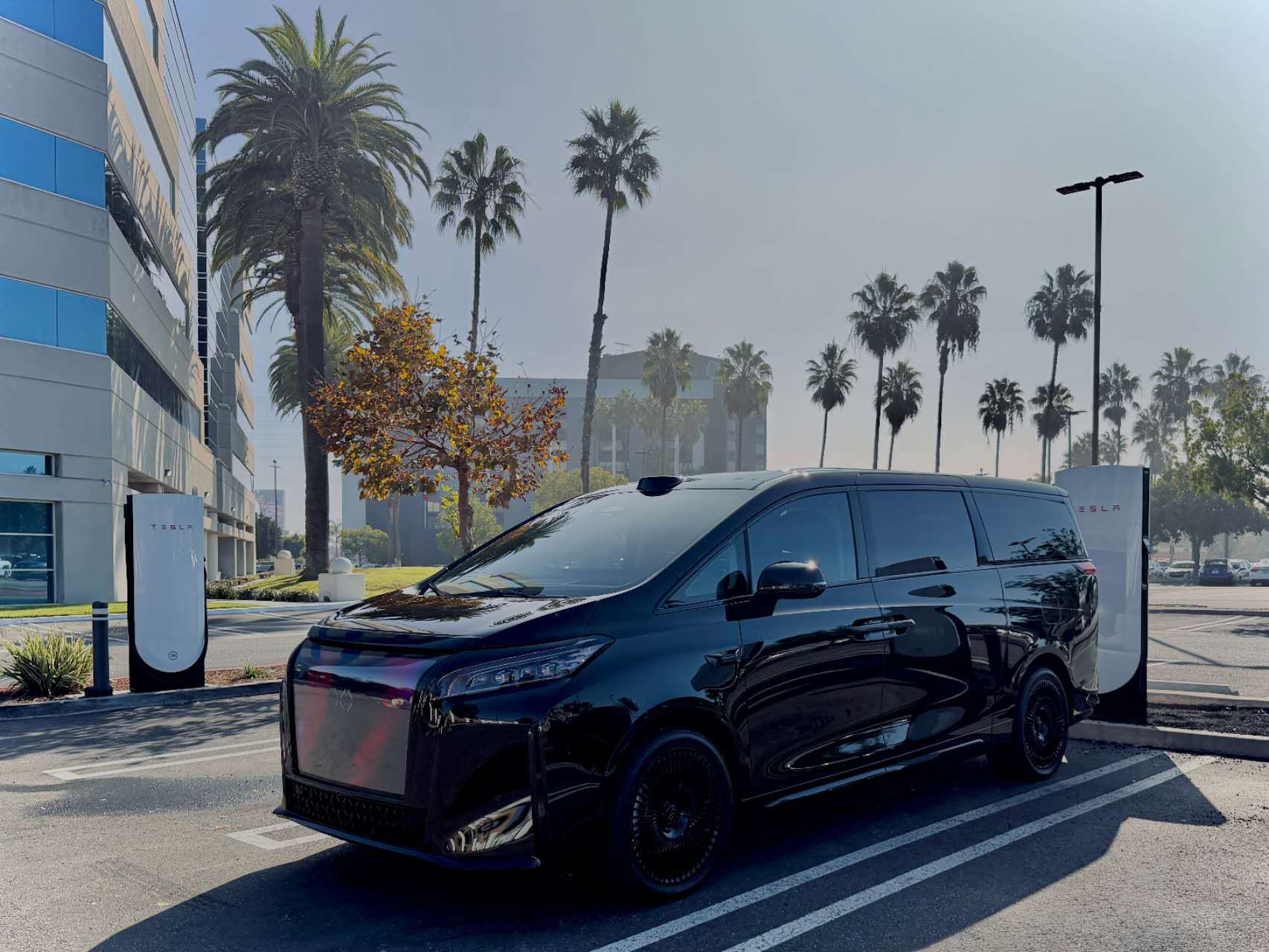 贾跃亭“握手”马斯克？ 法拉第未来宣布接入特斯拉超充网络