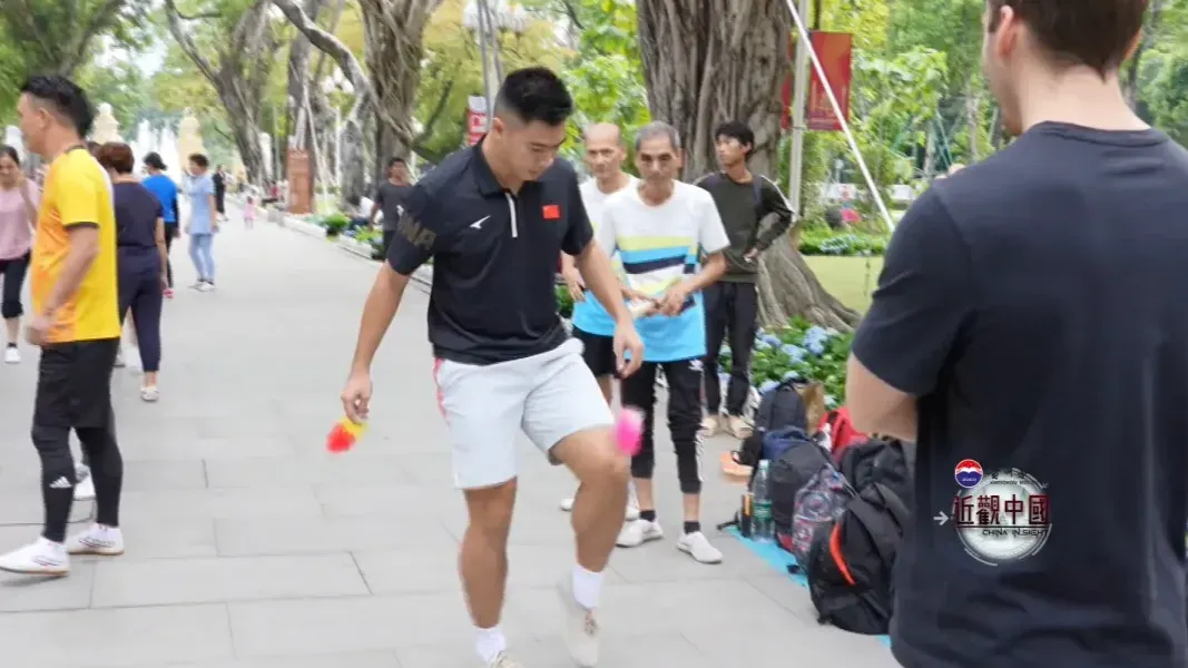 广州人民公园毽子热潮，全运项目走进大众生活