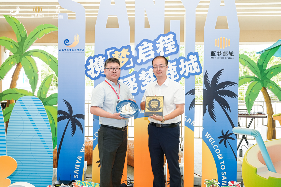 “蓝梦之歌”号首访三亚， 奏响邮轮产业合作新乐章