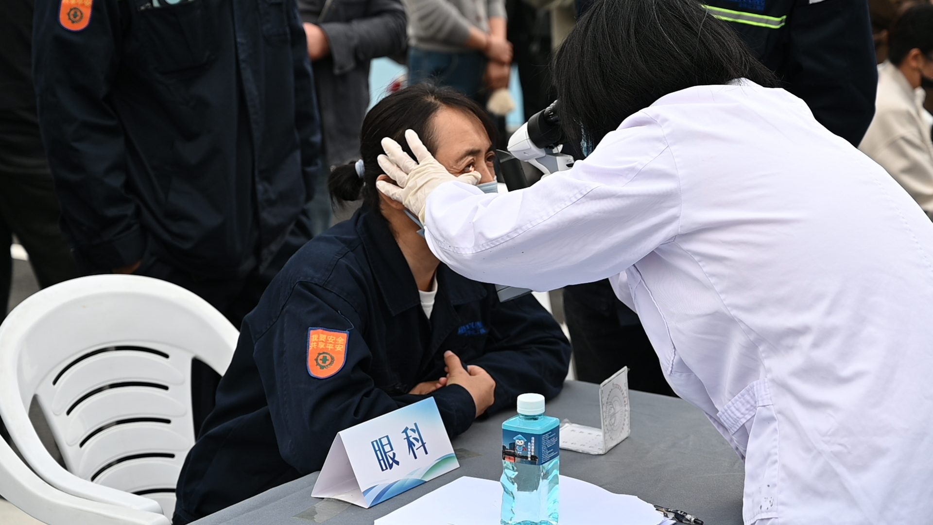 “平安驶者・健康相伴” 镇海区交通执法队开展货运司机秋季义诊活动