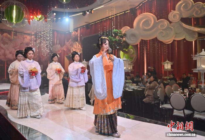 长春“00后”执礼喜娘推动传承“中式浪漫”