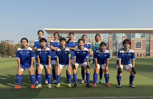 青岛职业技术学院女子足球队合影