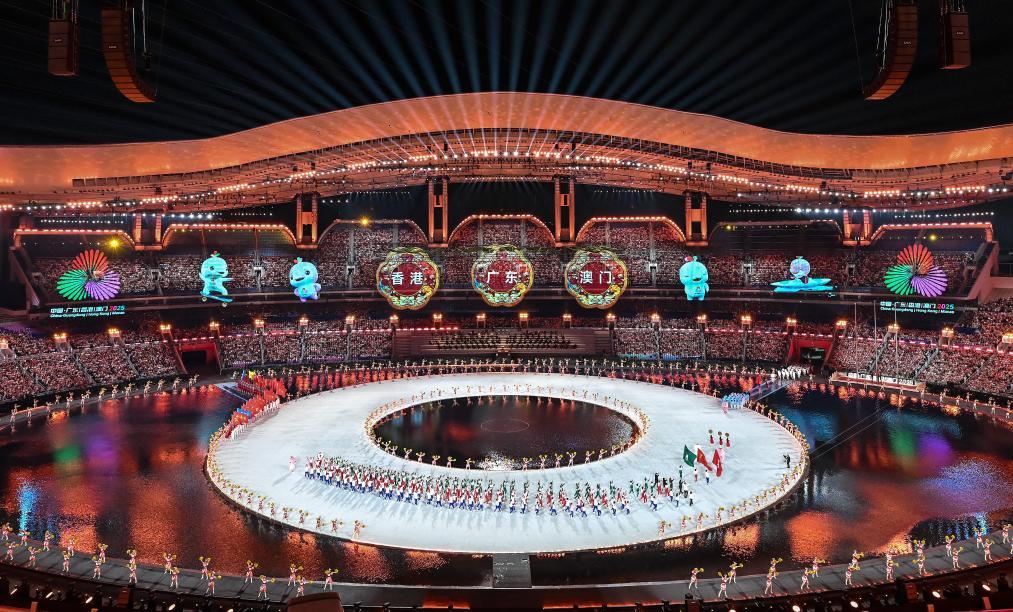 11月9日，廣東省體育代表團、香港特別行政區體育代表團和澳門特別行政區體育代表團在入場儀式上共同入場。新華社記者 李鑫 攝