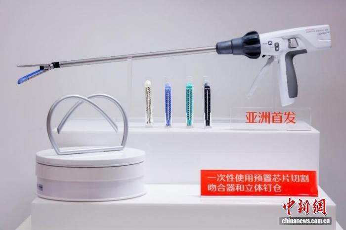 全球首款3D立体成钉腔镜吻合器ETHICON™4000　受访者供图