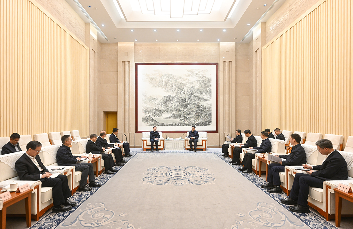 ▲11月11日下午，市委书记袁家军，市委副书记、市长胡衡华会见工业和信息化部党组书记、部长李乐成一行。记者 苏思 摄/视觉重庆