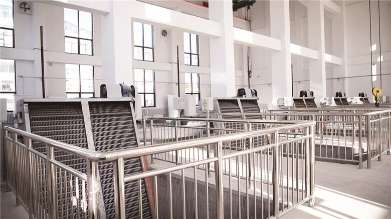 新建的沿江泵站。