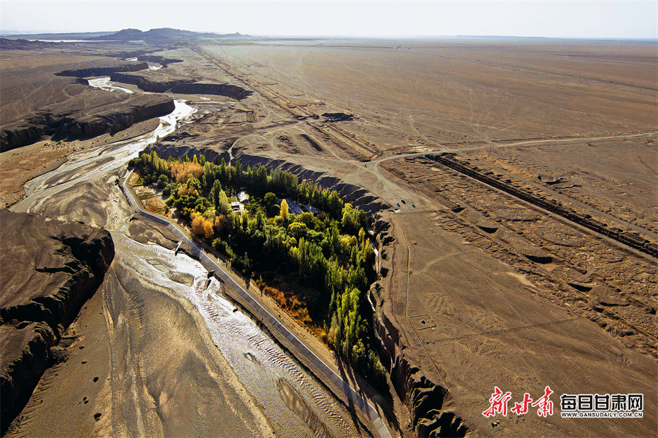 西千佛洞全景（敦煌研究院供图）