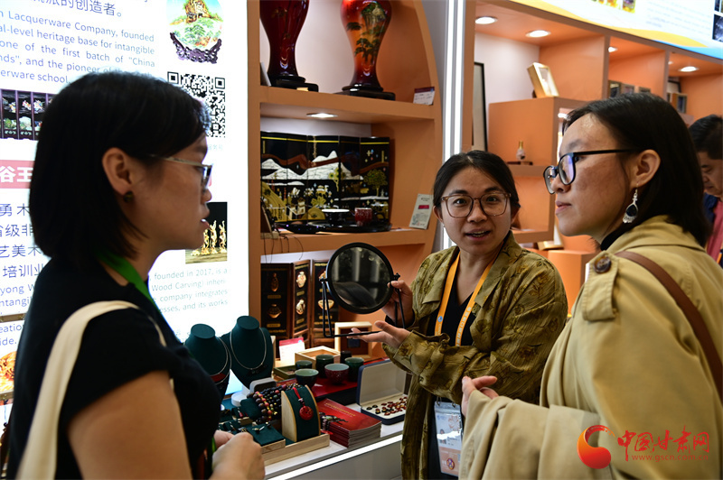 NBA升级版纪念礼惊艳进博会 看甘肃有啥不“遗”样