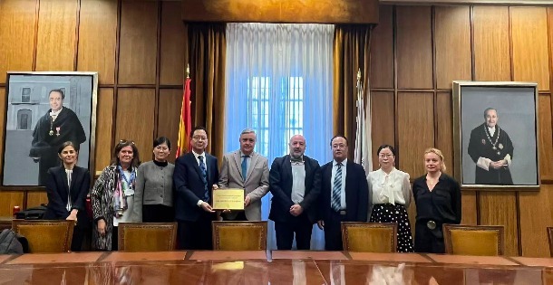 交流中心賦能教育開放新實踐！浙江萬里學院海外掛牌中西語言文化 