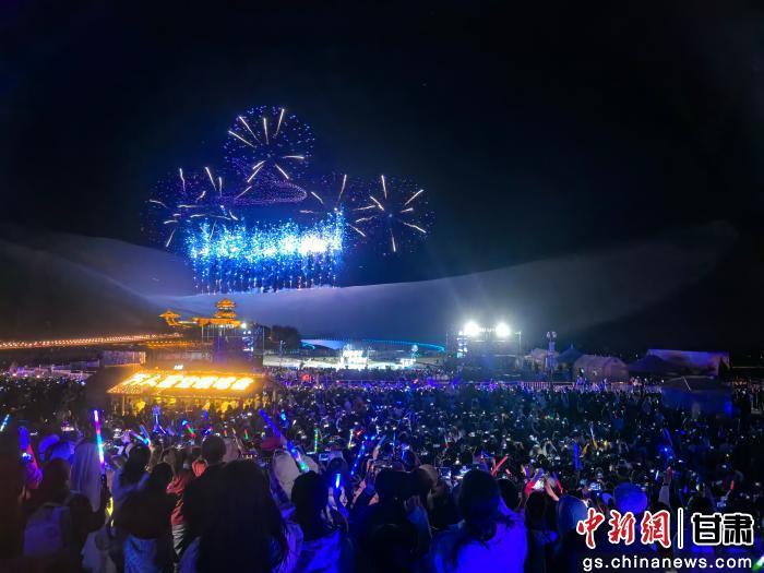 图为敦煌鸣沙山月牙泉万人星空演唱会（资料图）　敦煌市委宣传部供图