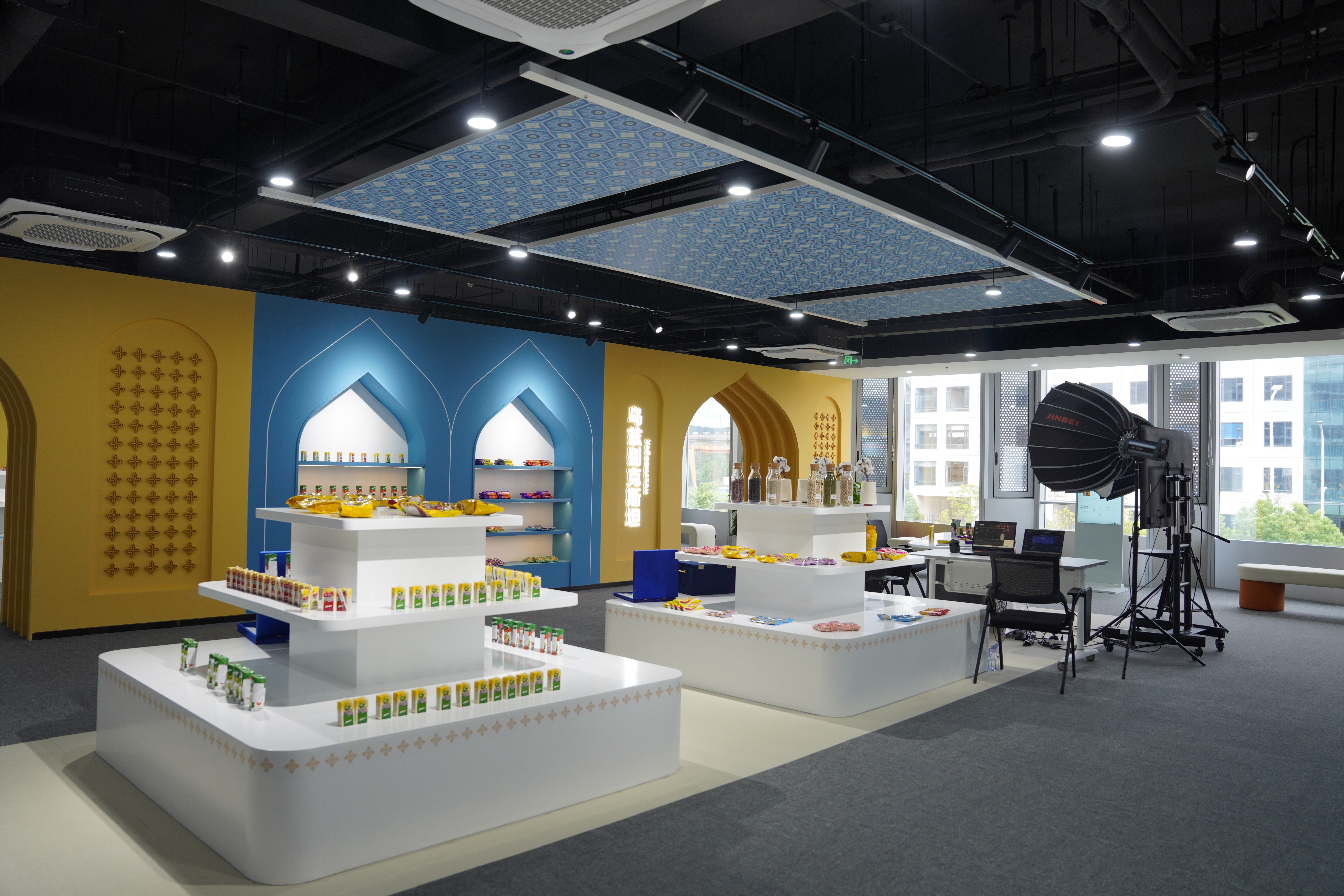 从南京玄武到中亚!这条“数字新丝路”闪耀进博会