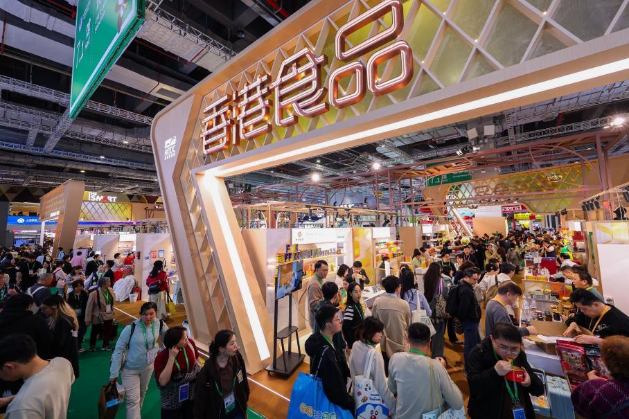 「香港食品馆」吸引不少买家到场参观采购。