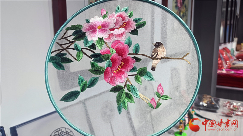 NBA升级版纪念礼惊艳进博会 看甘肃有啥不“遗”样