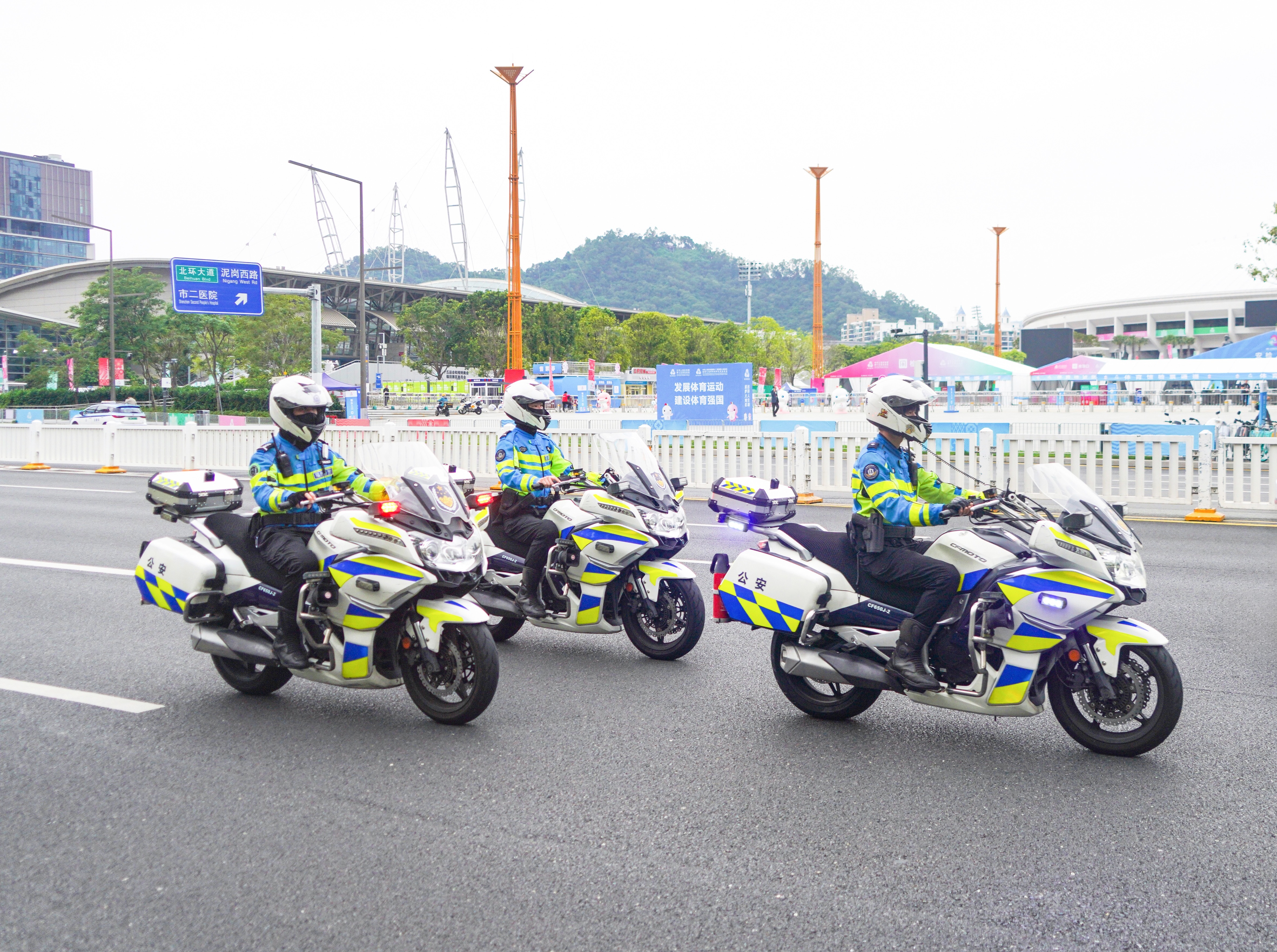 摩托车冲锋队正在巡逻