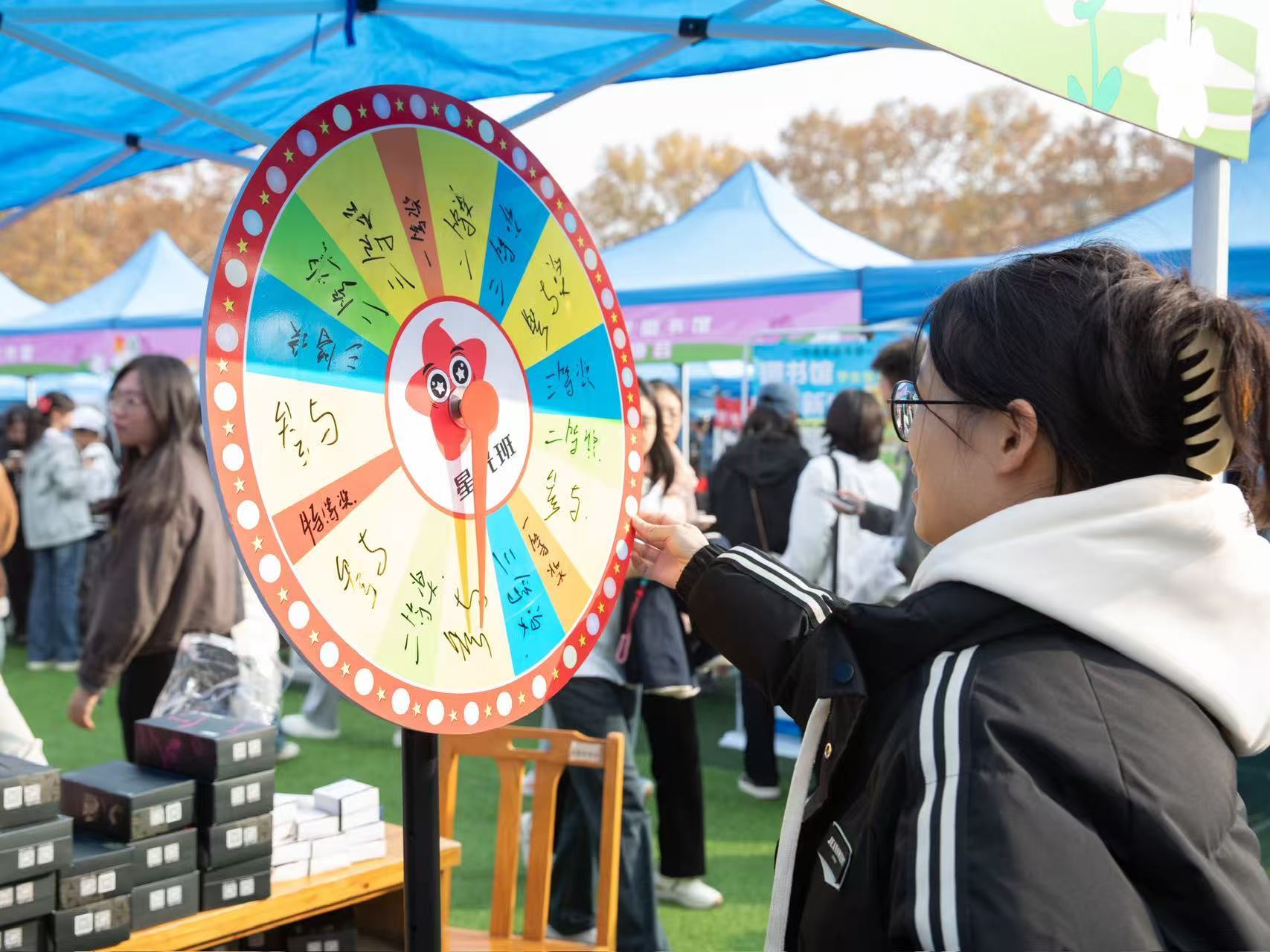 河南农大举办2025年社团嘉年华