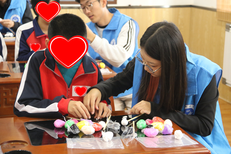 图为活动现场。